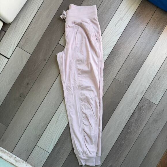 Light pink lululemon joggers lululemon - Picture 2 of 6